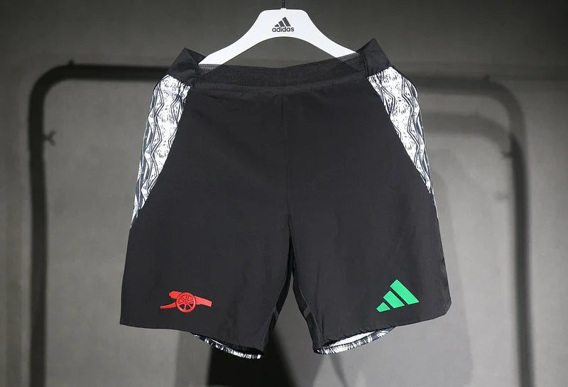 2025/2026 Manchester United Home Shorts Fan Edition