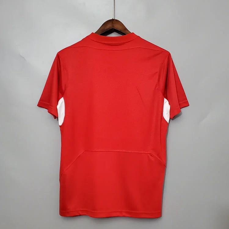 2004/05 Liverpool home retro jersey.