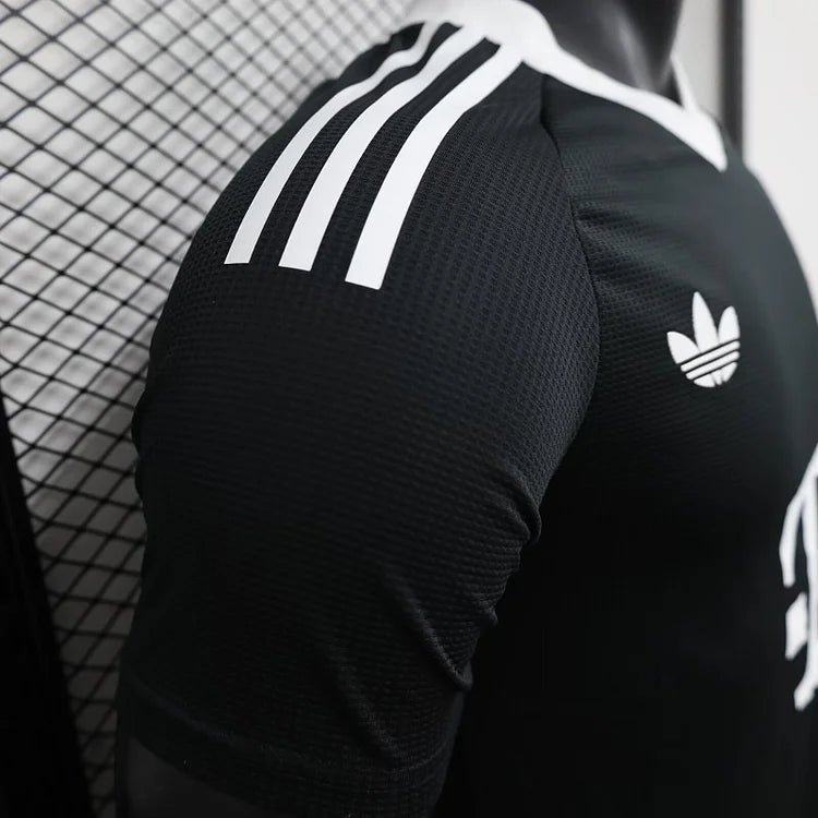 2024/25 Bayern goalkeeper jersey - player version