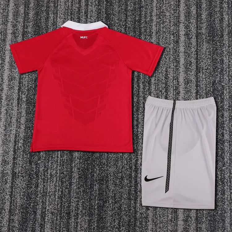 2010/11 Manchester United Home Shirt - Kids Kit
