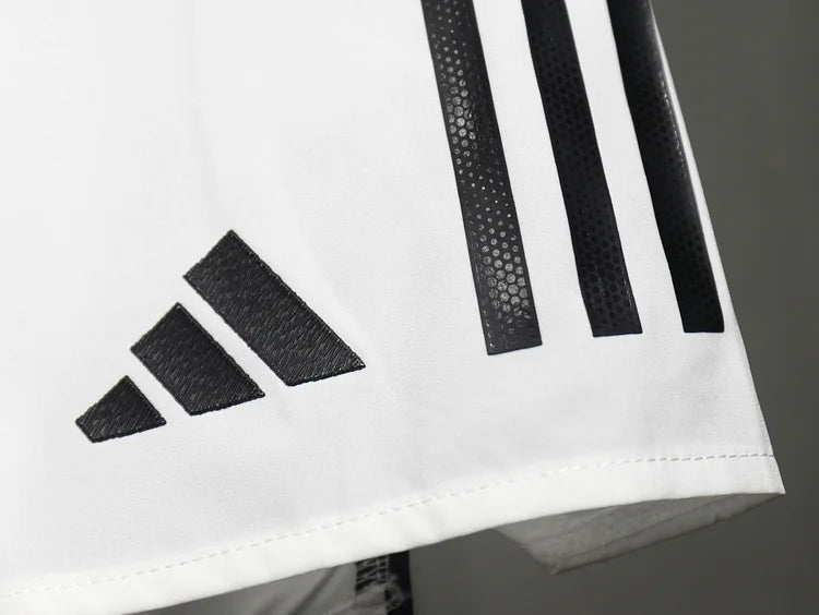 25/26 Manchester United Home Shorts Player Edition