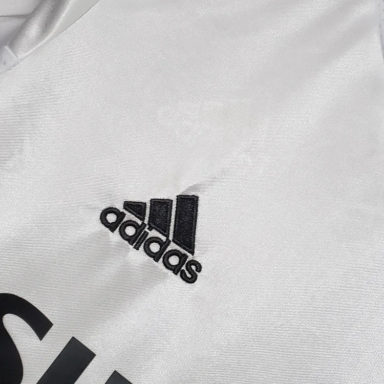 2004/05 Real Madrid home retro jersey.