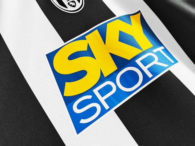 2004/05 Juventus home retro jersey