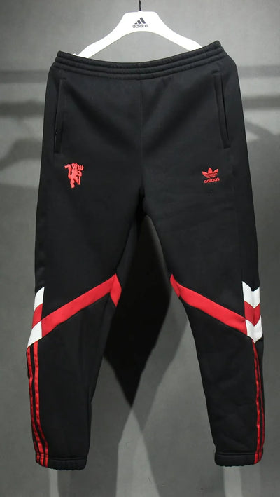 Retro Manchester United black sweatshirt suit
