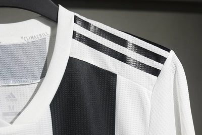 2018/19 Juventus Home Long Sleeve - Player Edition